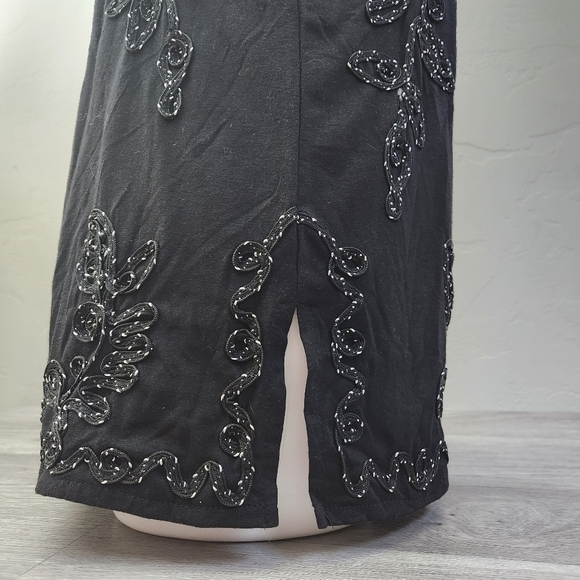 Lauren Michelle Black Top Size L‎ Embroidered Floral Swirl Keyhole Boat Neckline - Picture 6 of 13